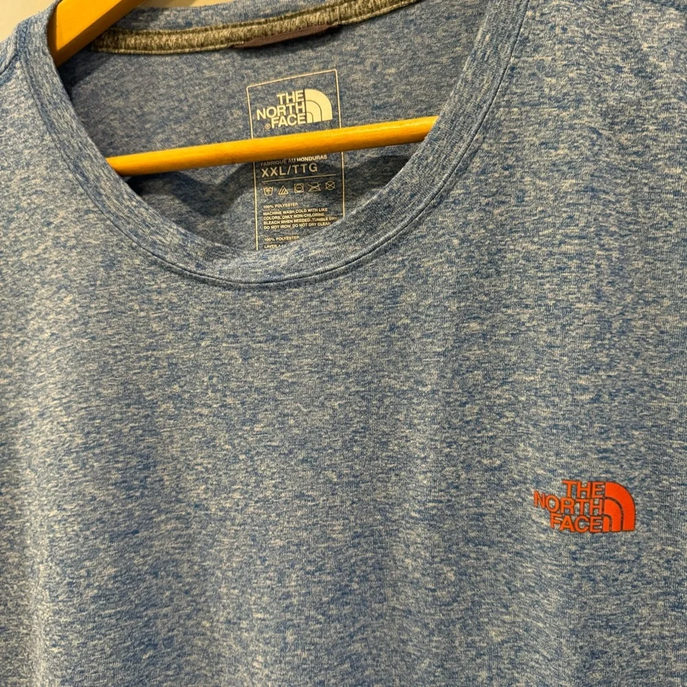 North Face Adventure Tshirt, Blue with Bright Red/Orange Logo, Men’s XXL, EUC‎